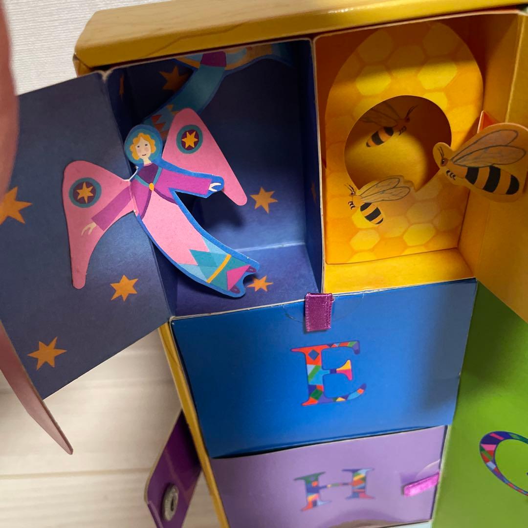 The Alphabet Chest アルファベット　仕掛け絵本