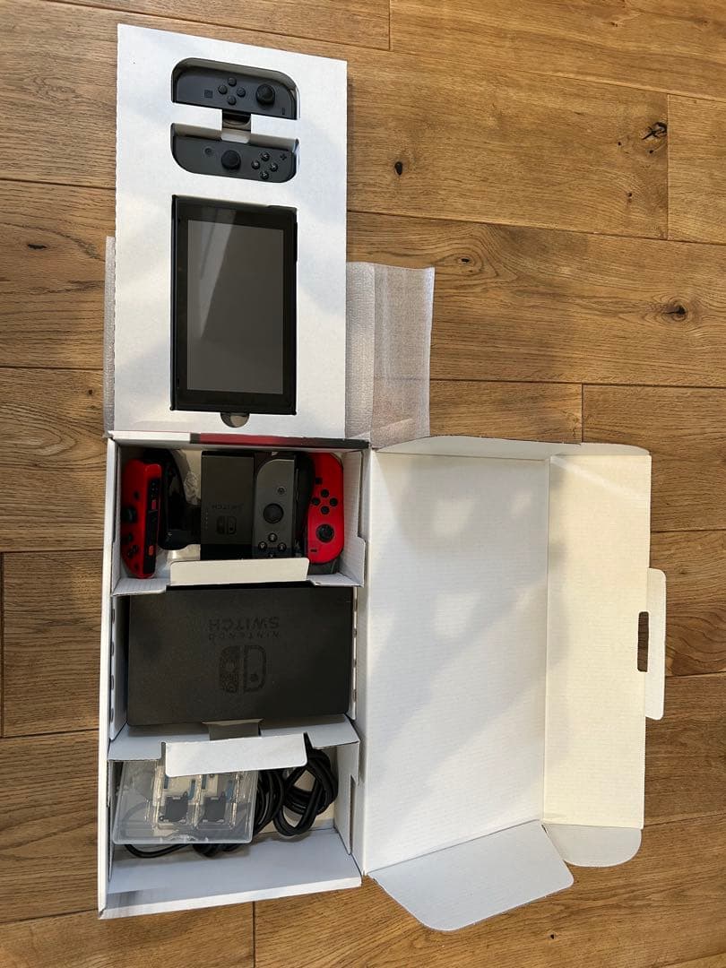 Nintendo Switch 本体 / Joy-Con5個etc...付き