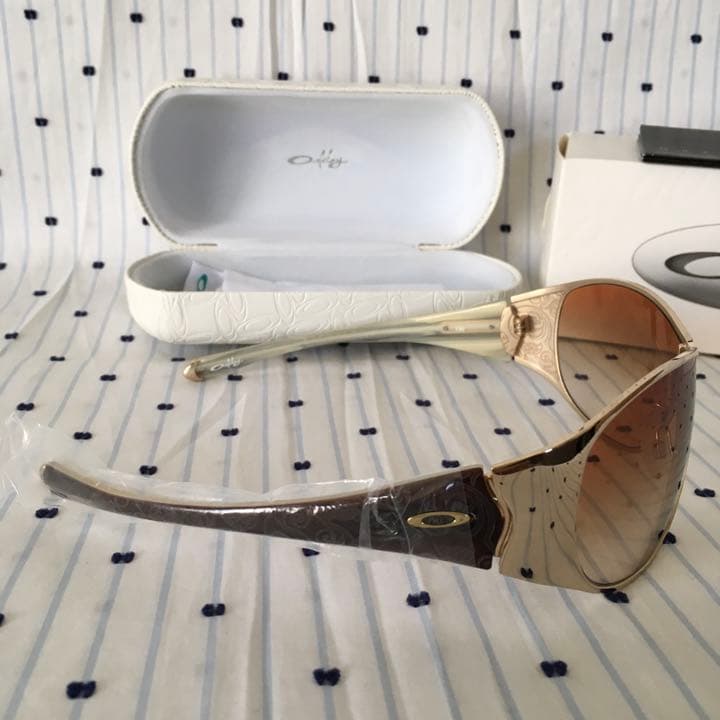 OAKLEY オークレー US限定 breathless サングラス　gold