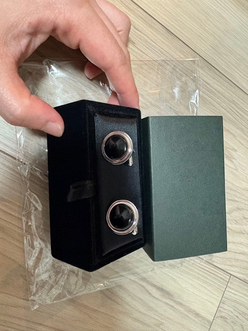 トリートドレッシング　黒　蝶ネクタイ、黒カフリンクス、白ポケットチーフ