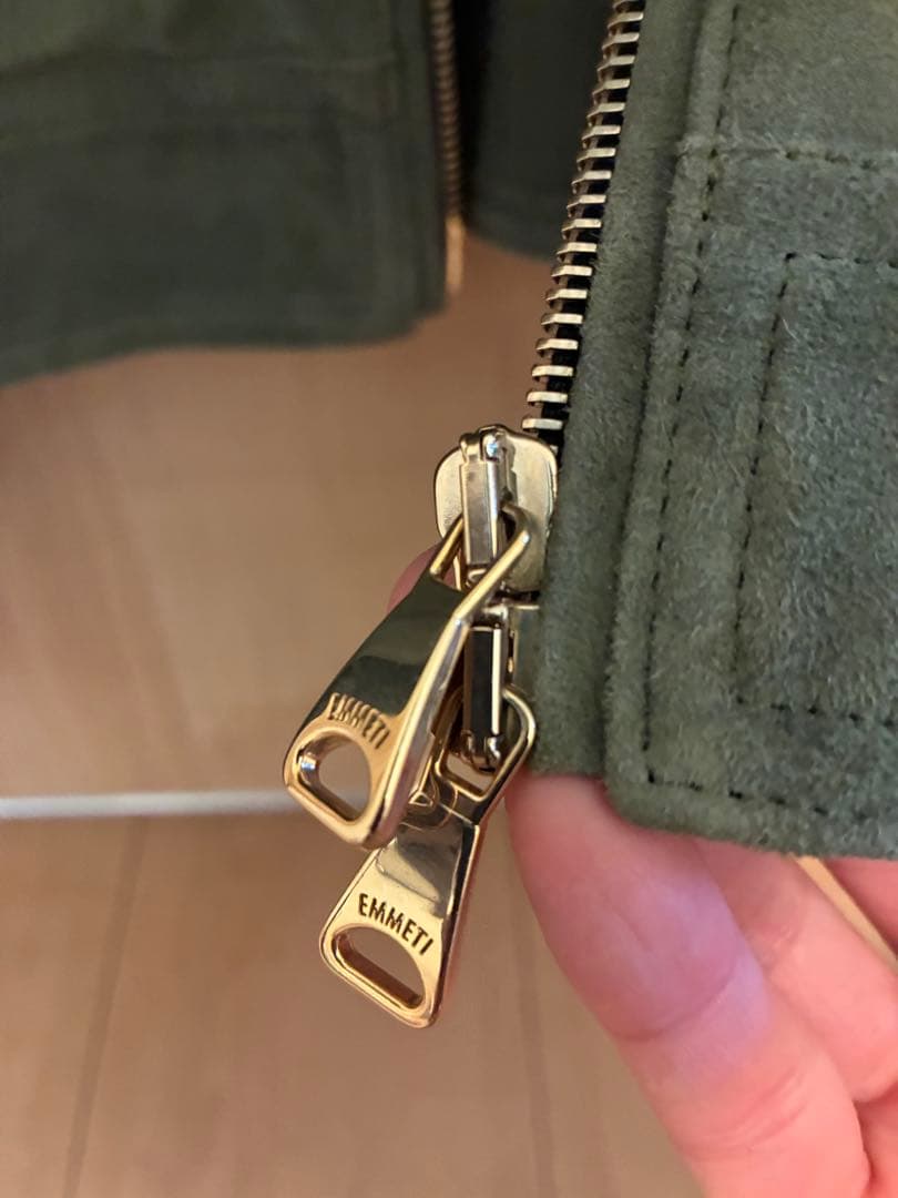 エンメティ　Juri カーキ　ゴールドジップ　48