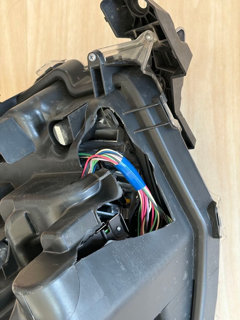 アルファード30系　後期　3眼　LED LH側