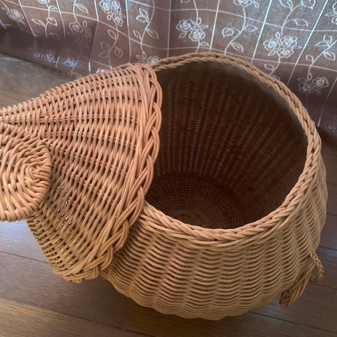 犬の形 ラタン バスケット 蓋付き