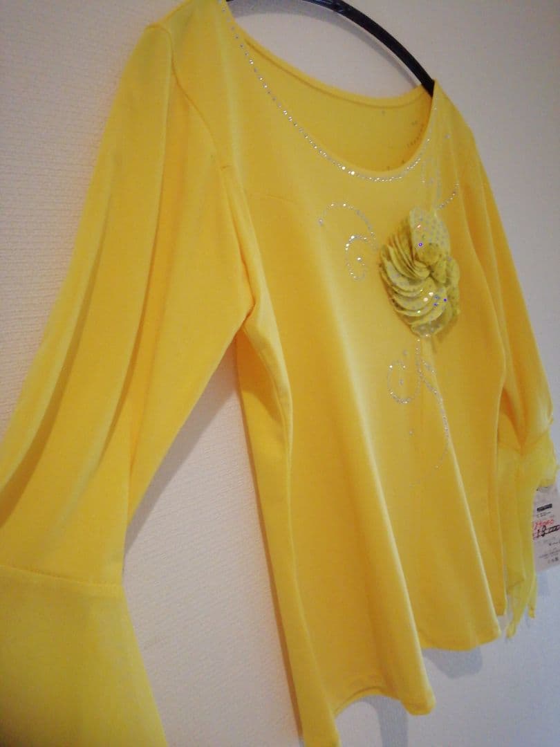 エレガントな黄色のフレア袖トップス、ロングスカートのセットアップ✨新品