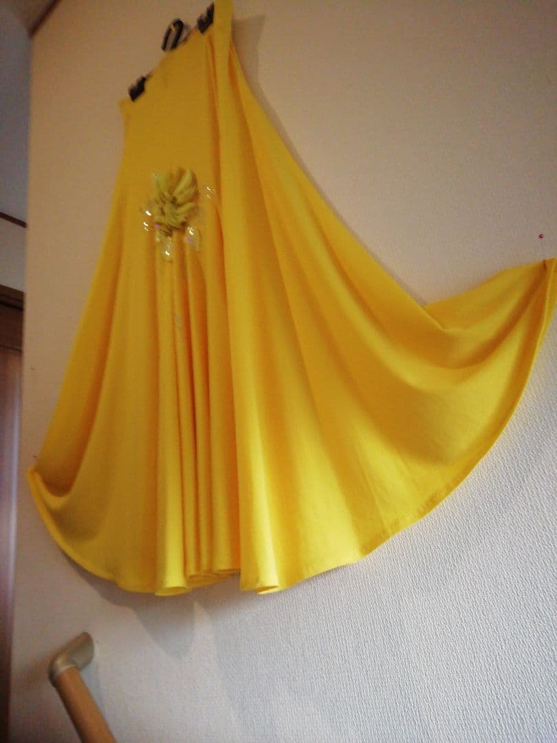 エレガントな黄色のフレア袖トップス、ロングスカートのセットアップ✨新品