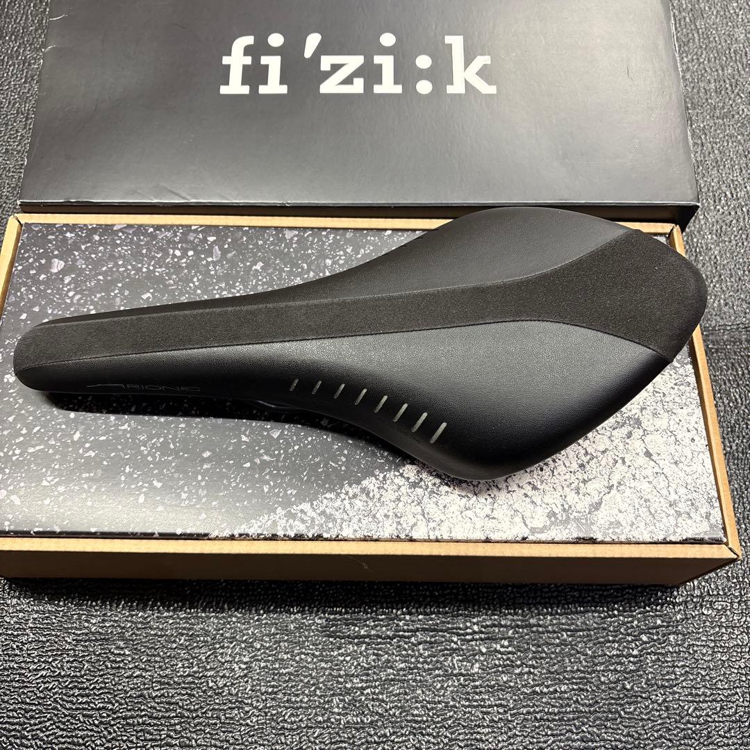 フィジーク　アリオネ　サドル