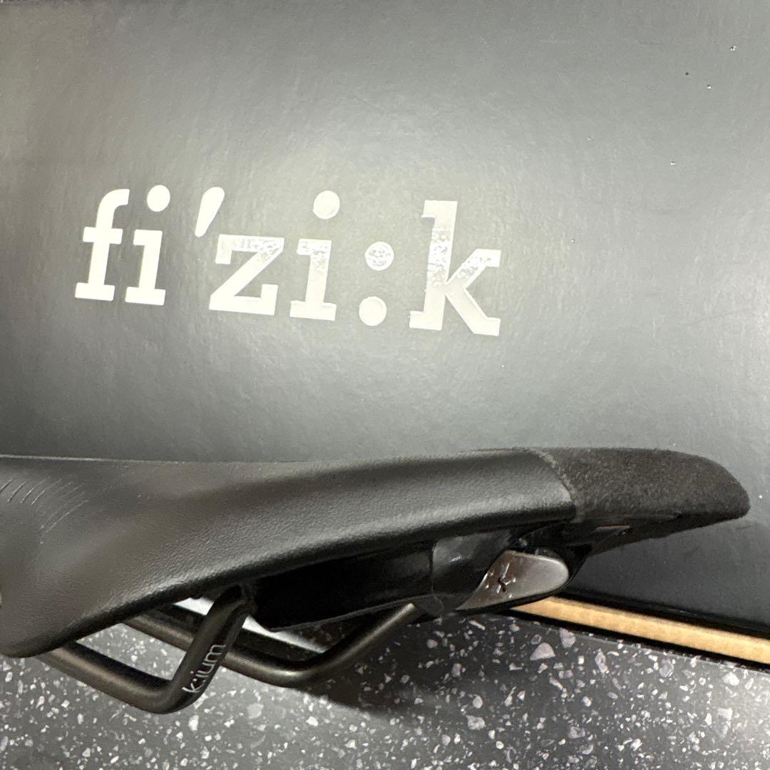 フィジーク　アリオネ　サドル