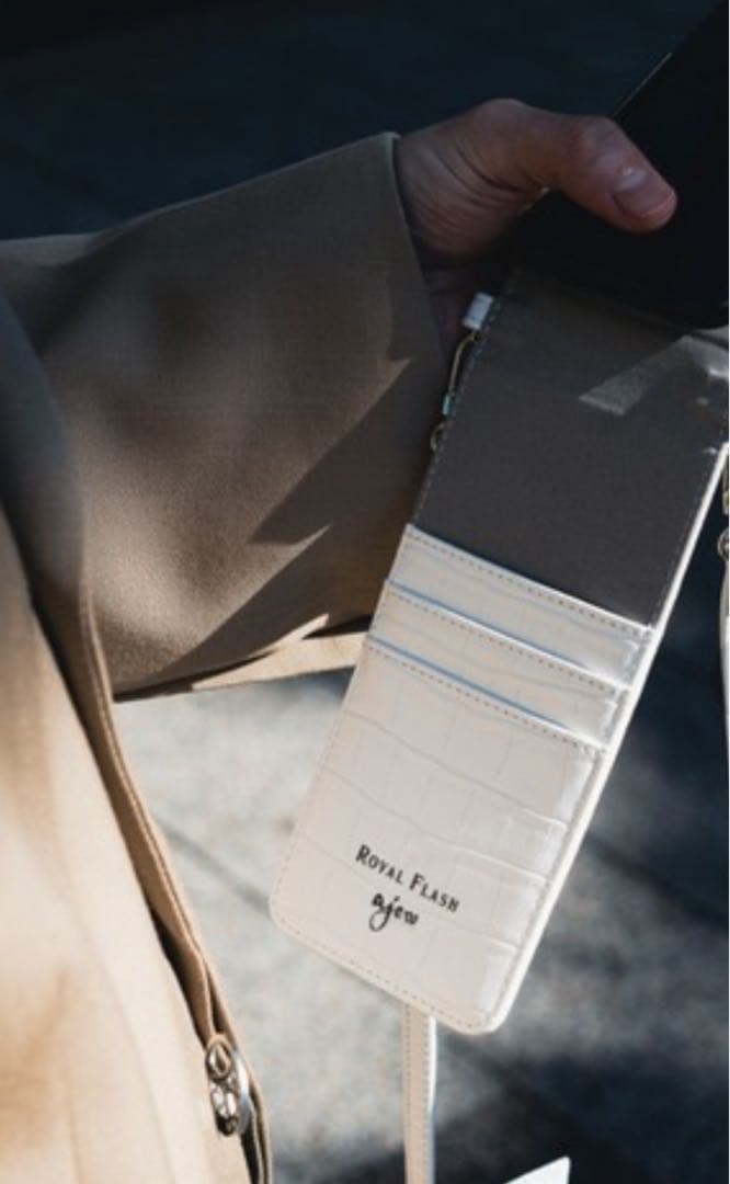 ajew 別注 クロコ ひも付き マルチ対応 Mサイズ スマホケース