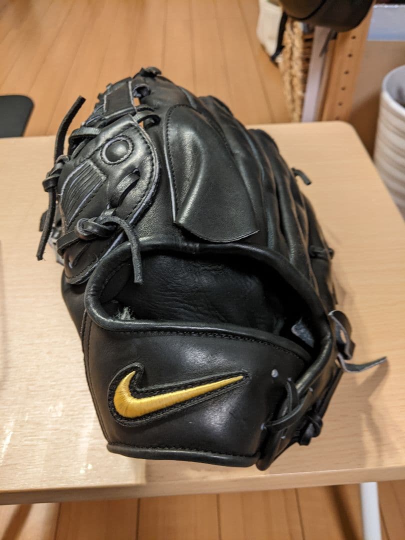 元阪神タイガース下柳選手のサイン入りグローブとスパイク