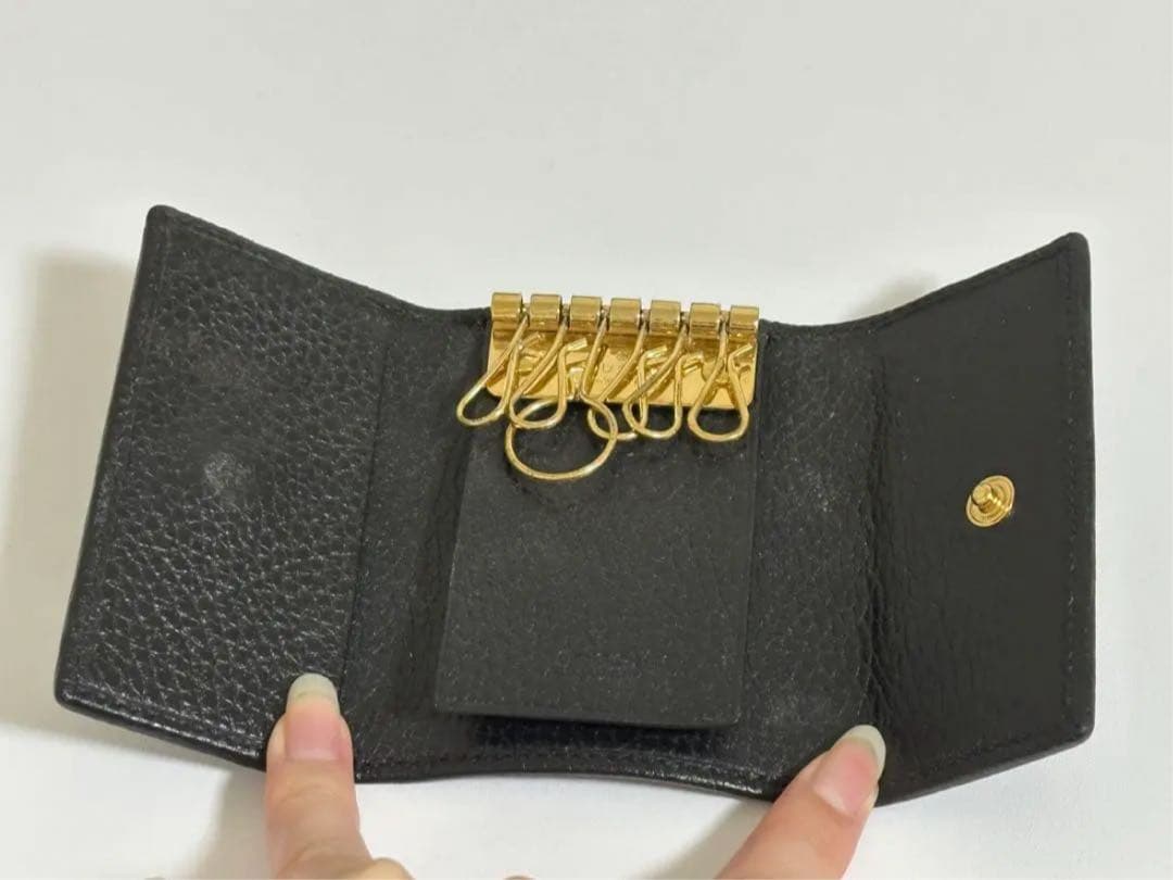 GUCCI ブラックレザーキーケース GGロゴ付き