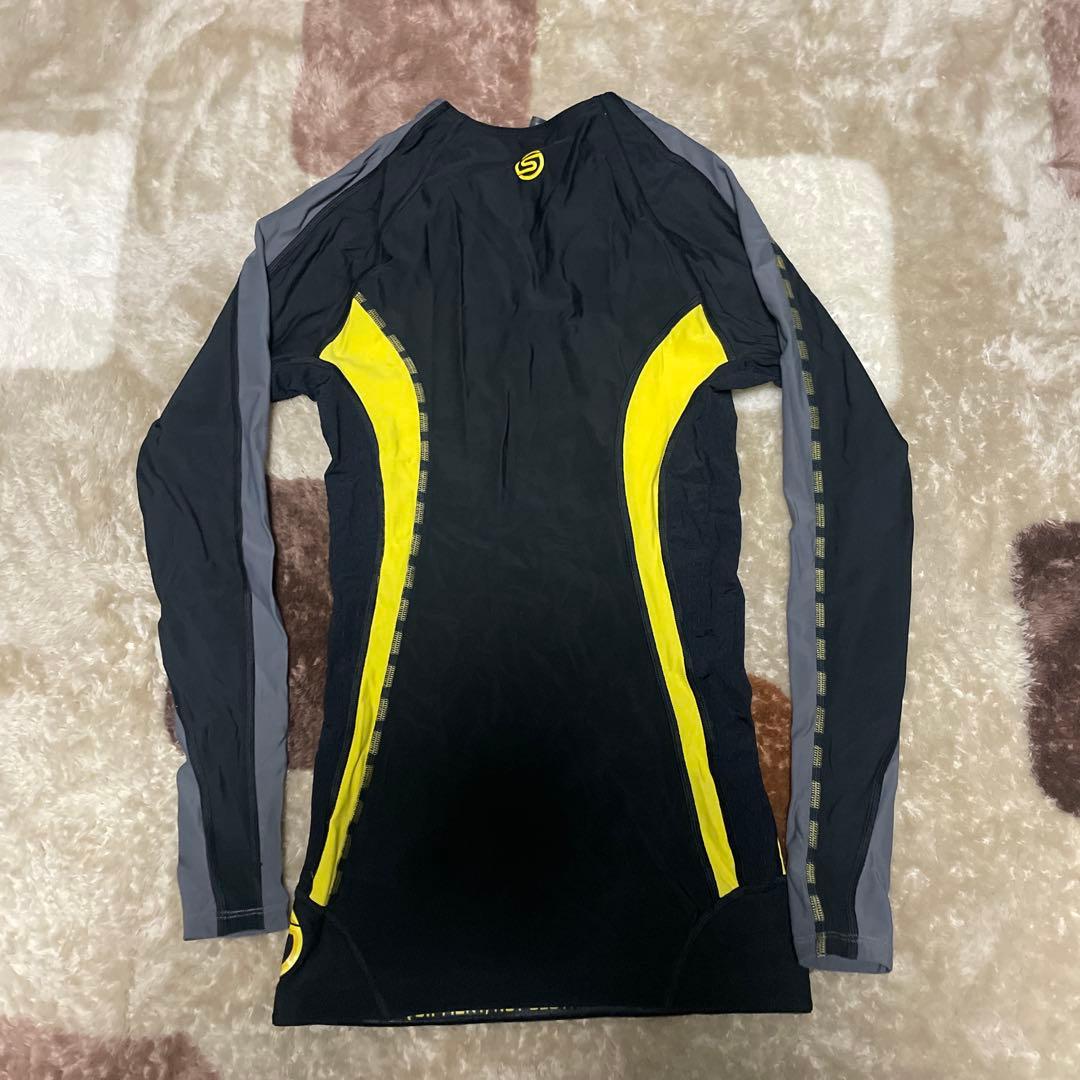 Skins トレーニングウェア 長袖シャツとパンツセット