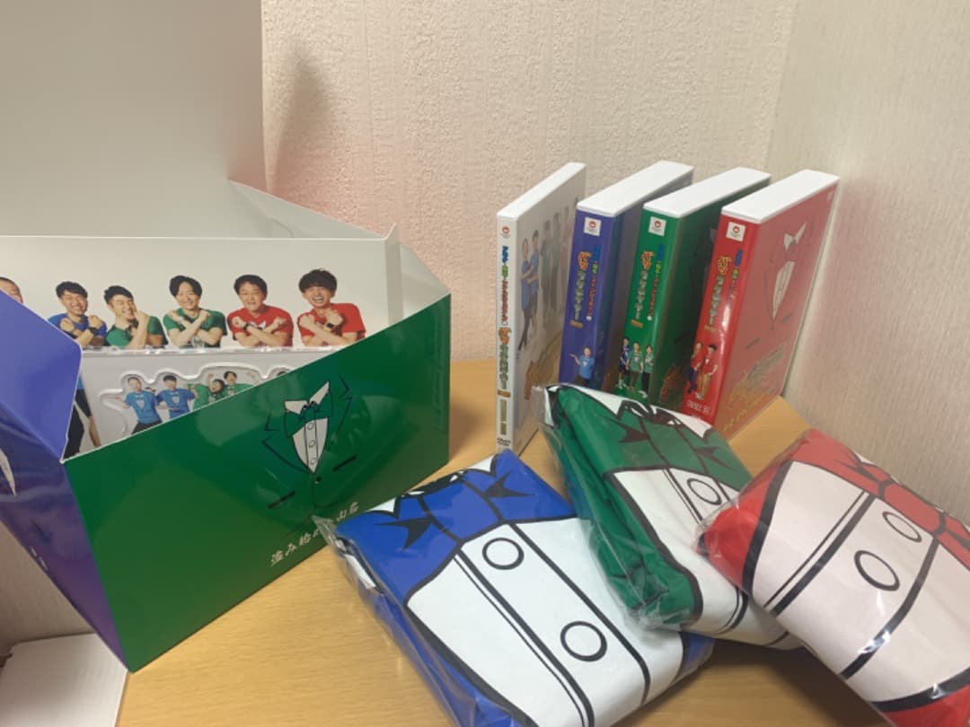 バツウケテイナーDVD、和牛エッセイ本、和牛キッチンレシピ本の3点セット