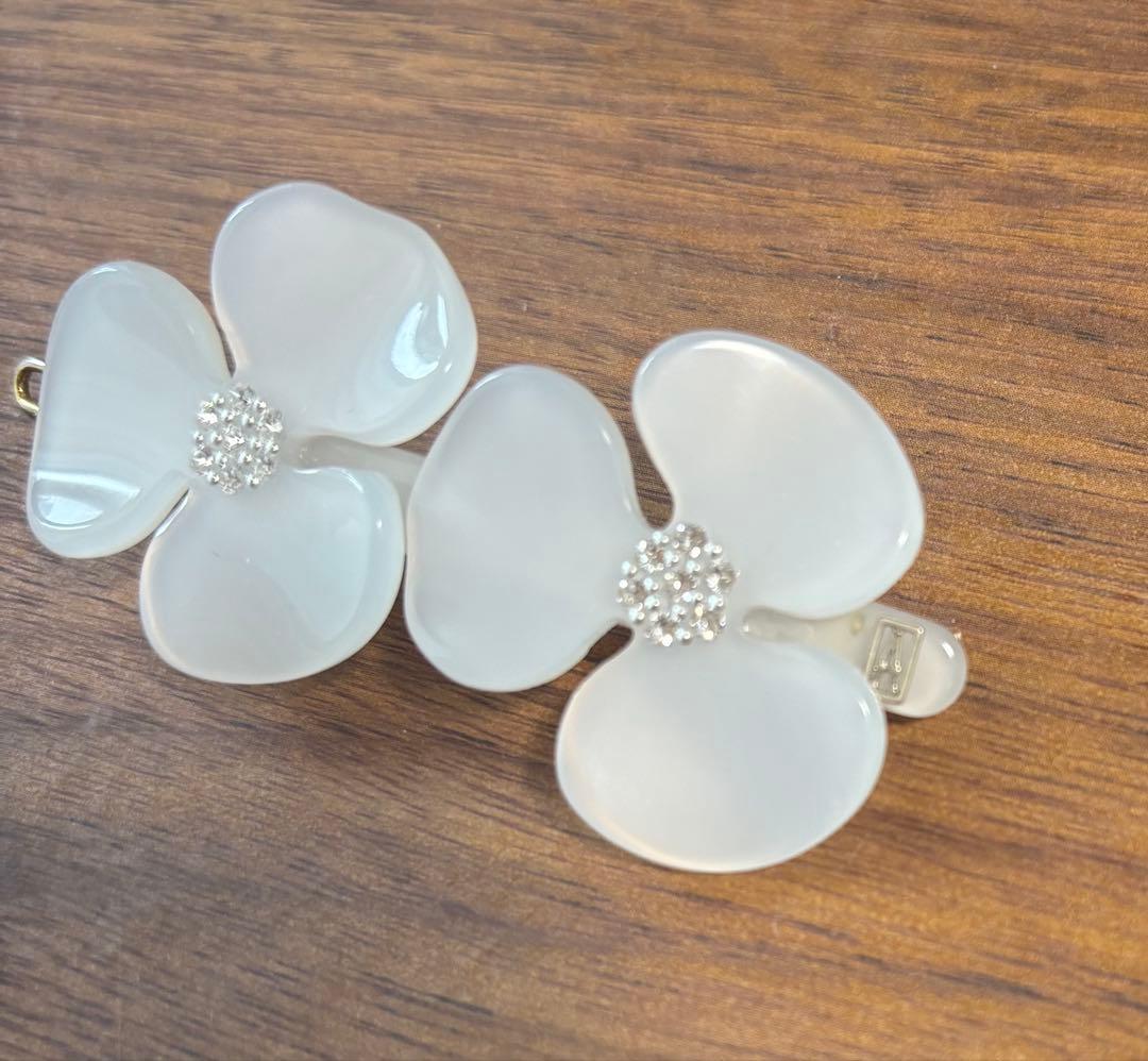 ALEXANDRE DE PARIS ヘアピン　ボールピン　カメリア　ホワイト