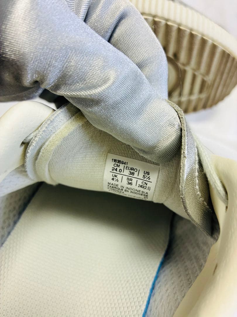 オニツカタイガー　DELECITY デレシティ　24ｃｍ シルバー　レディース