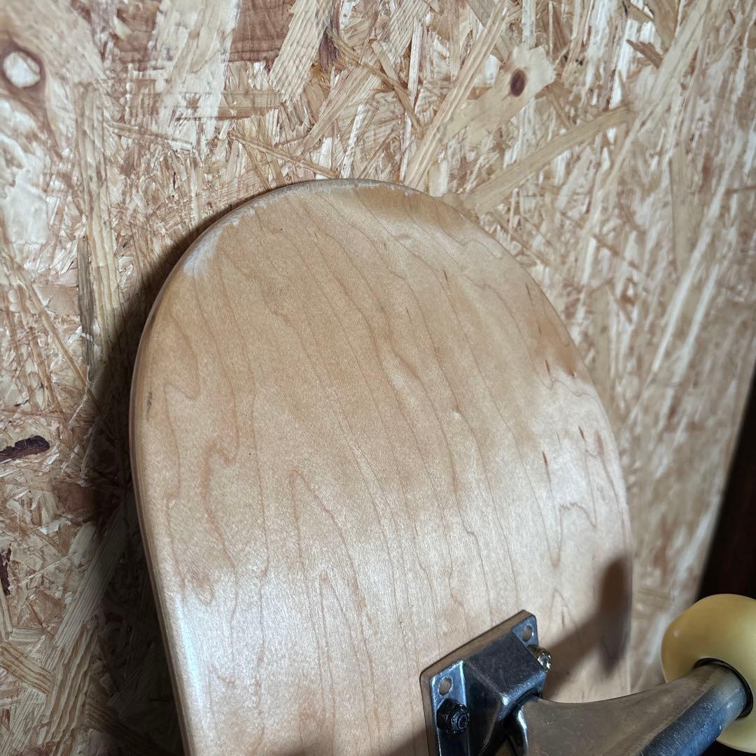 【数回使用美品】スケボー コンプリート 無地 スケートボード すぐ滑れます