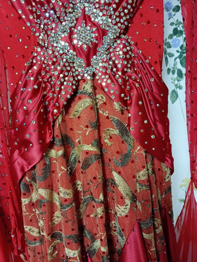 赤い社交ダンスドレス ビーズ装飾付き