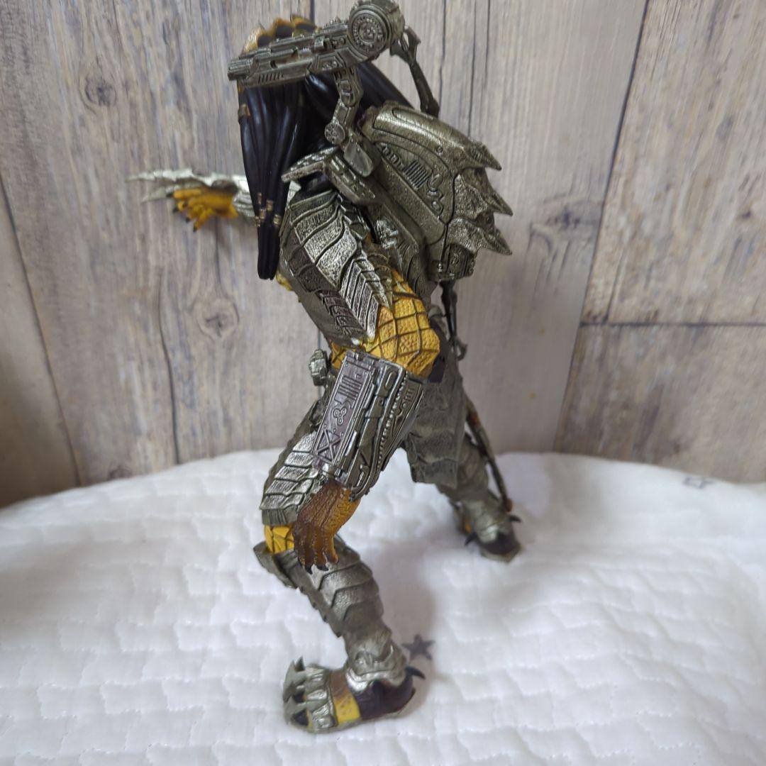 K*U様 プレデターフィギア エイリアンVSプレデター リアルフィギュア リアル