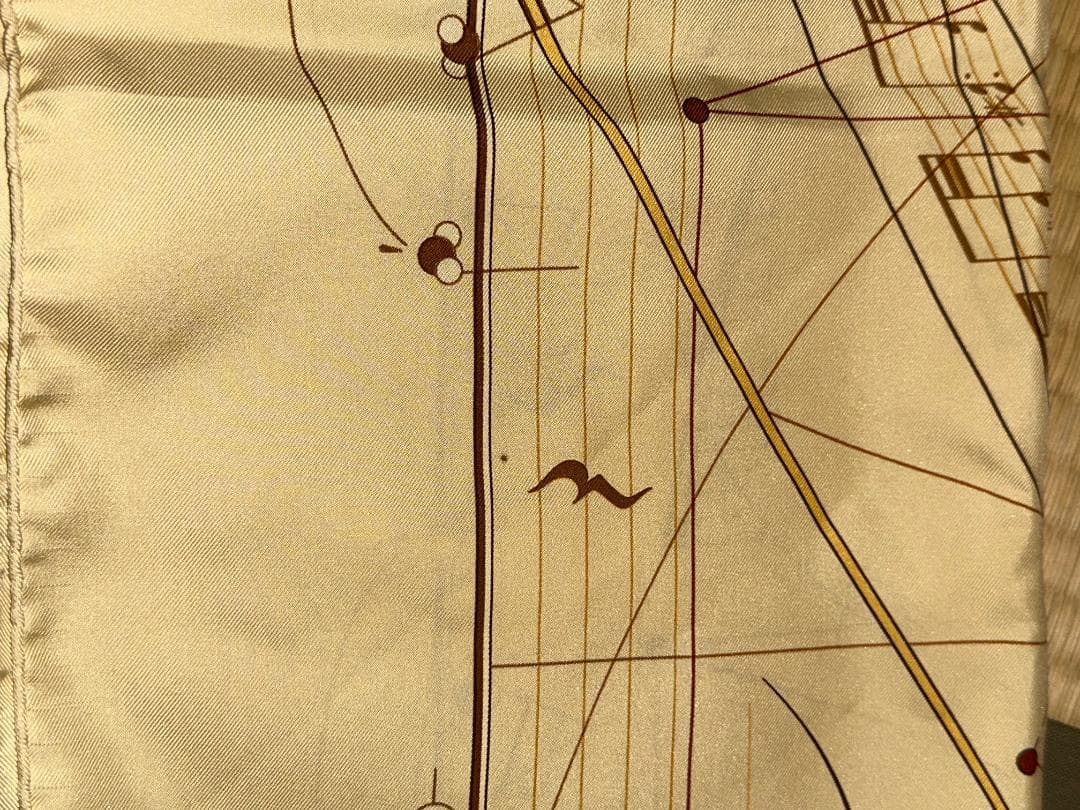 o*e様 エルメス スカーフ　HERMES シルク カレ90 ベージュ・マロン