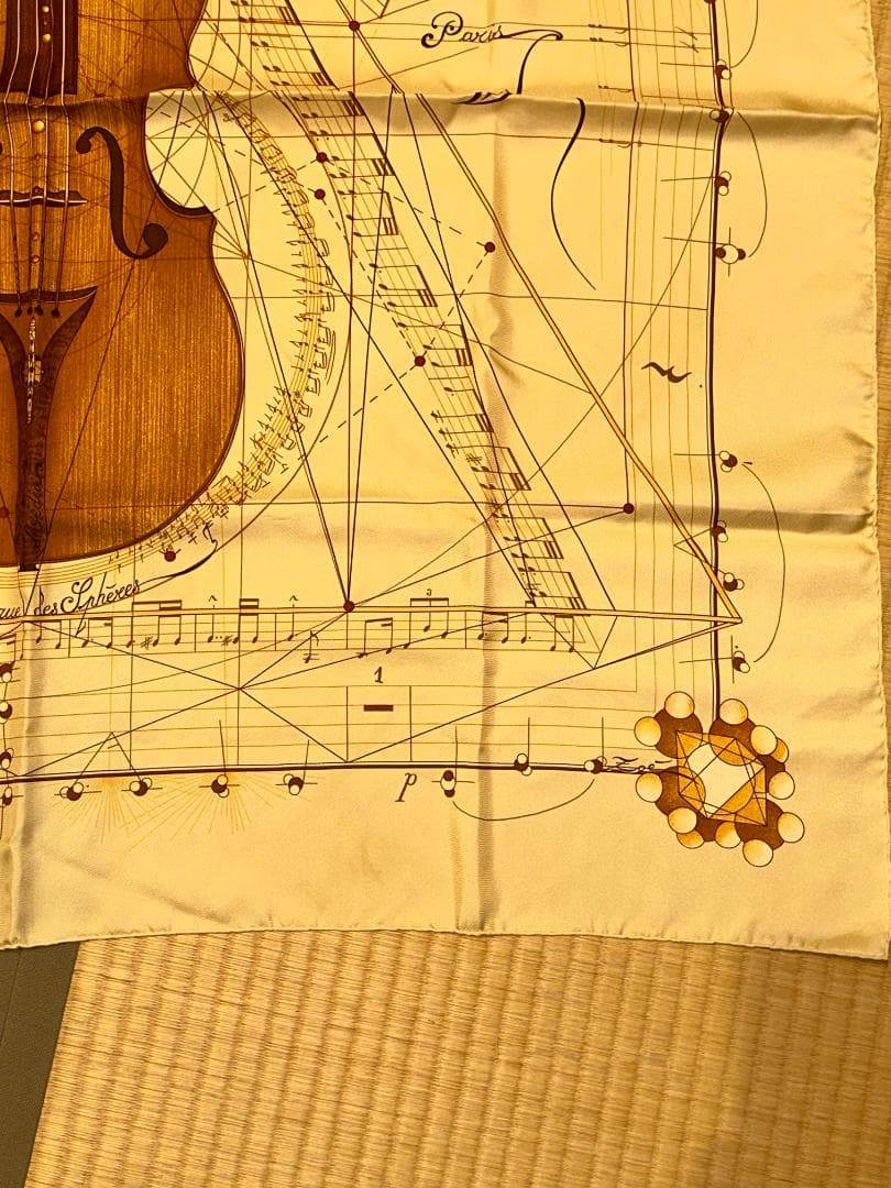 o*e様 エルメス スカーフ　HERMES シルク カレ90 ベージュ・マロン