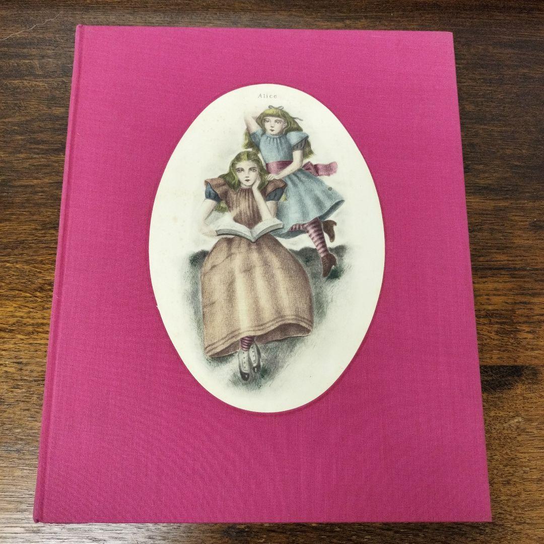 Alice❜s Adventures in Wonderland　洋書