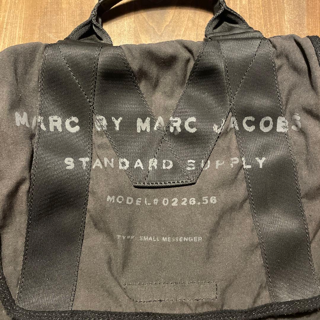 MARC BY MARC JACOBS ブラックメッセンジャーバッグ