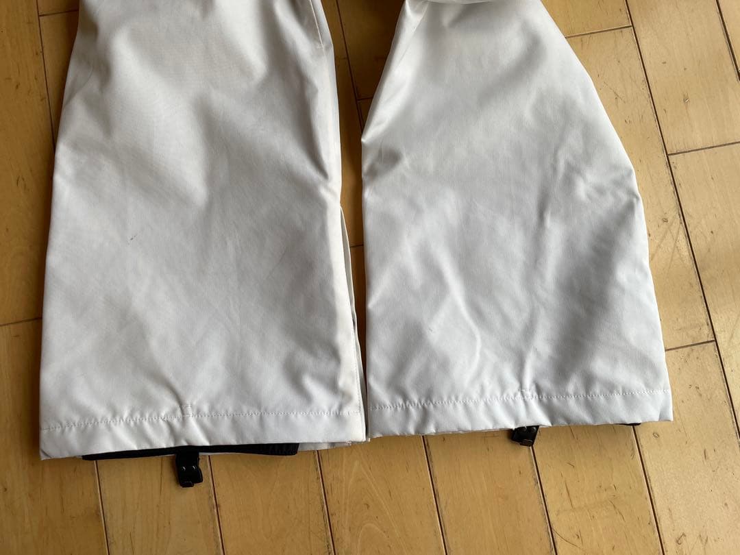 スノーボードジャケット＆パンツと花柄トップスセット