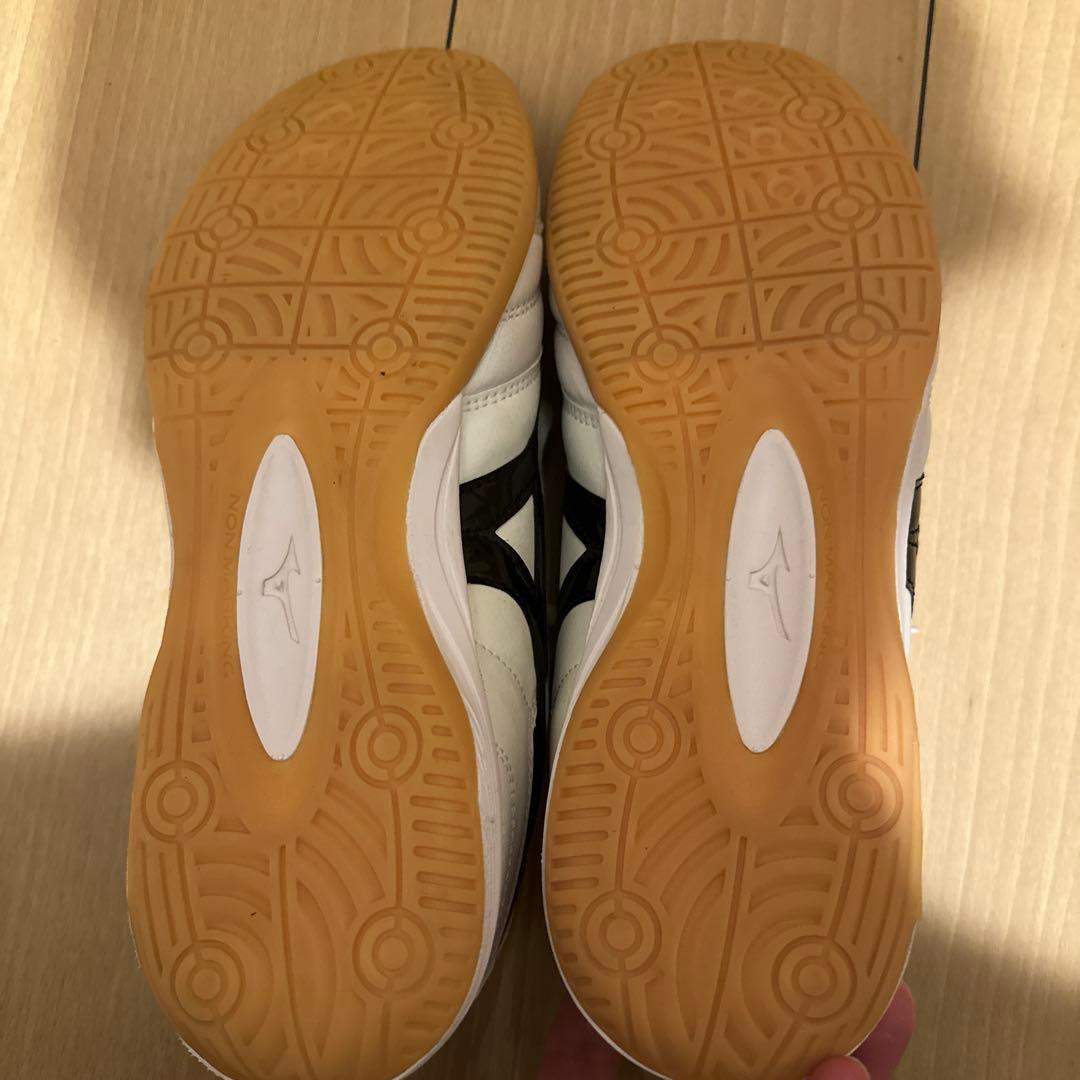 Mizuno Morelia フットサルシューズ ホワイト/ブラック/レッド