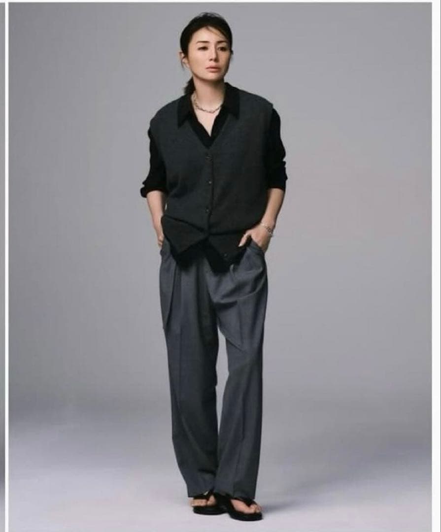 loin. 2025 最新作 カシミヤニットベスト Vネック グレー 井川遥