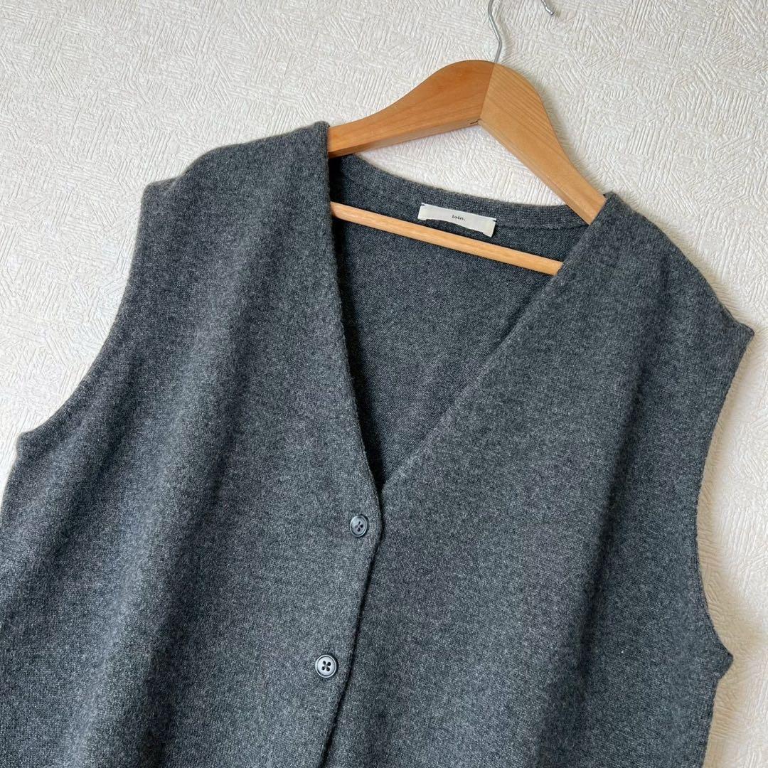 loin. 2025 最新作 カシミヤニットベスト Vネック グレー 井川遥