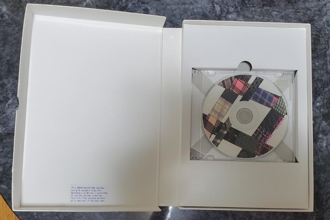 柄見本CD４枚セット　ストライプ　チェック　ジオメトリック　テキスタイル生地見本