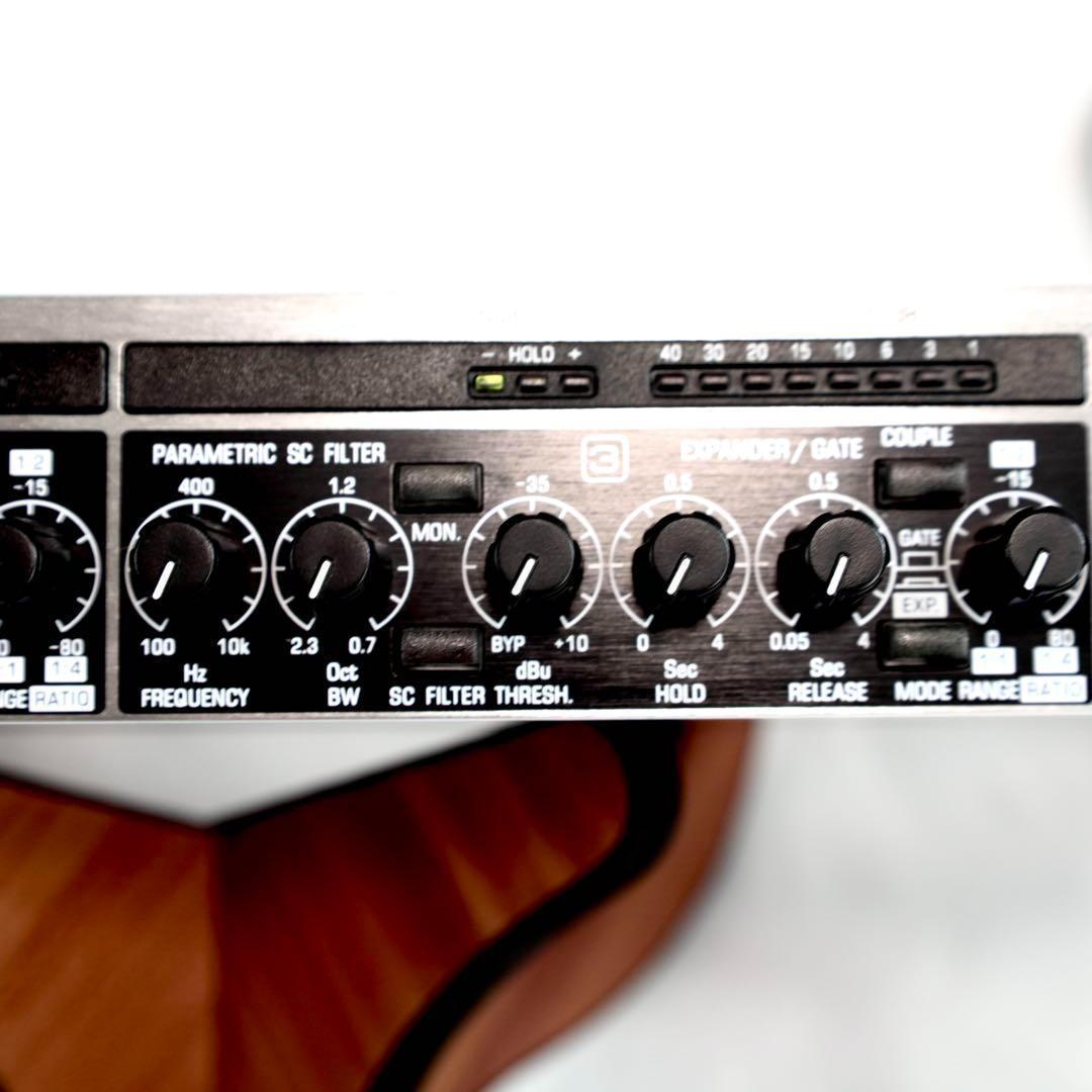 Behringer MULTIGATE PRO XR4400 ②