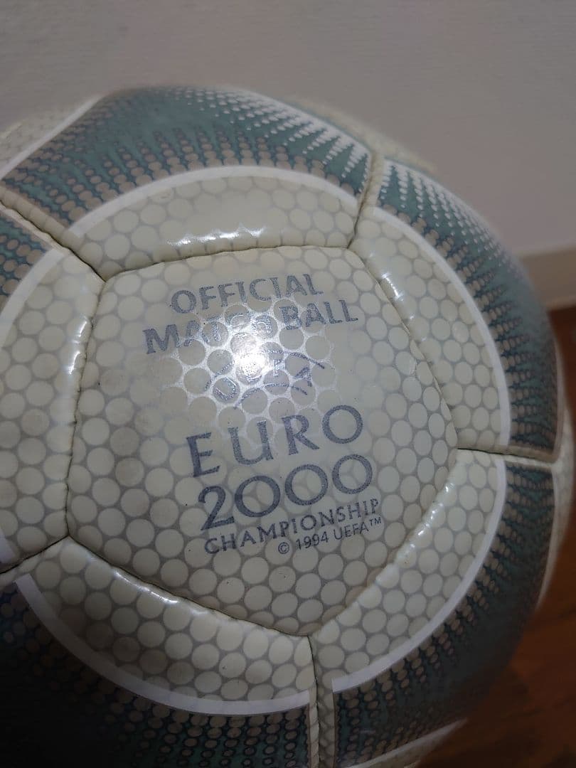EURO2000 terrester 5号球 2000年の欧州選手権の公式試合球