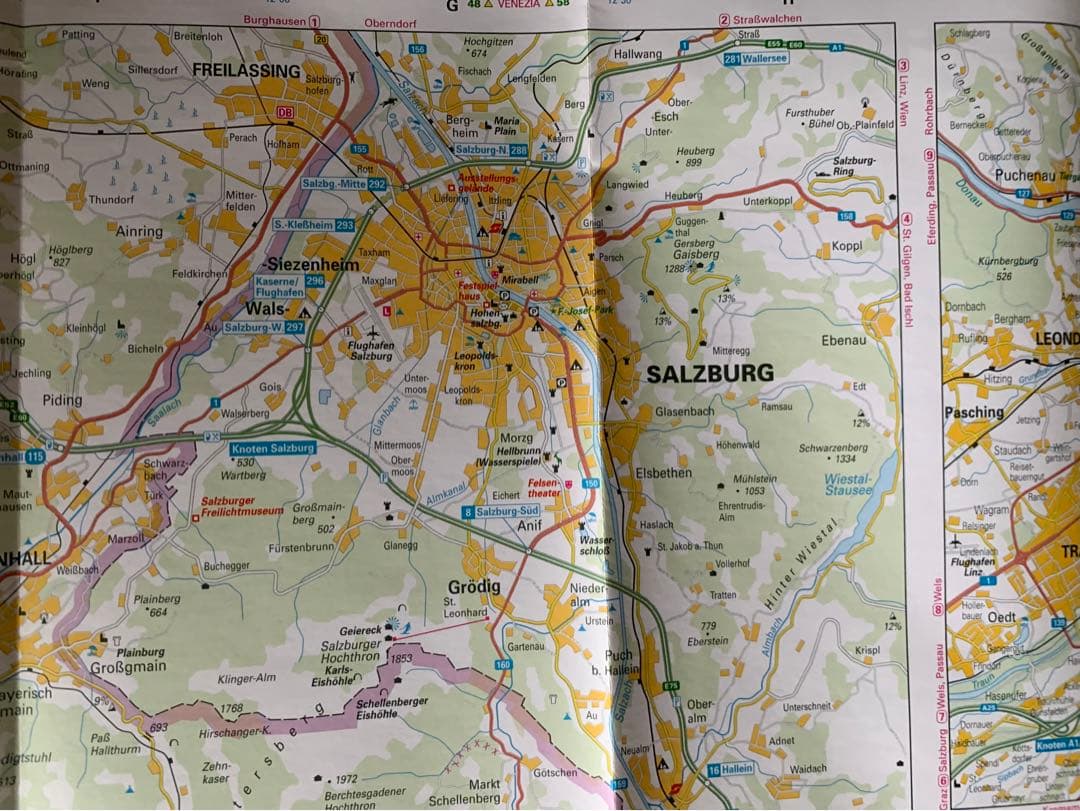 オーストリア地図Hallwag製未使用 全土&都市掲載 都市間距離一覧表付き