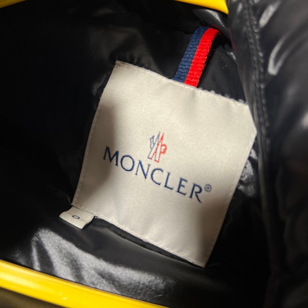 モンクレール黒 ダウンベスト