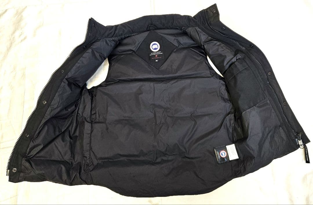 比較的美品　 　カナダグース　ダウンベスト　4151M