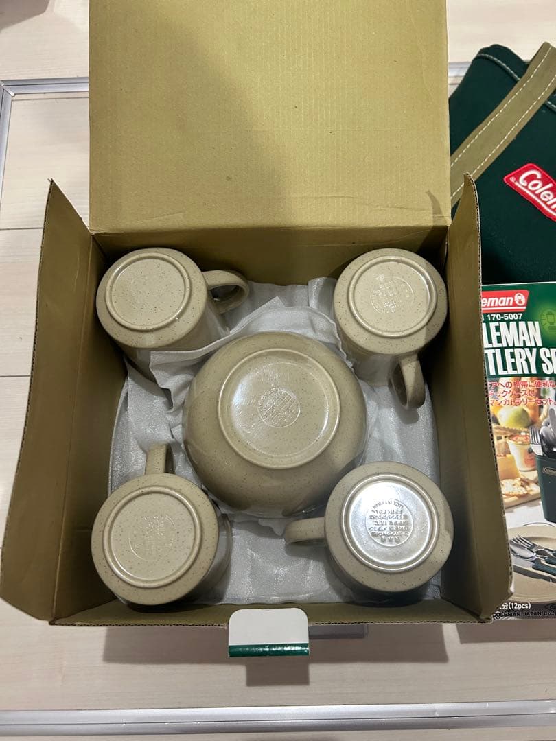 Coleman メラミンテーブル、食器、大きいバック、小さい袋セット！