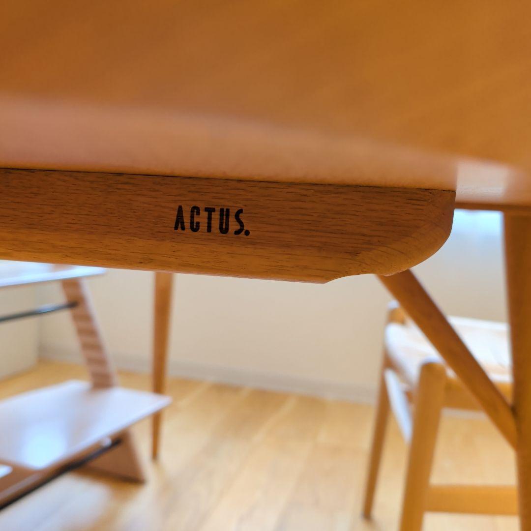 ACTUS　KULAUM ダイニングテーブル