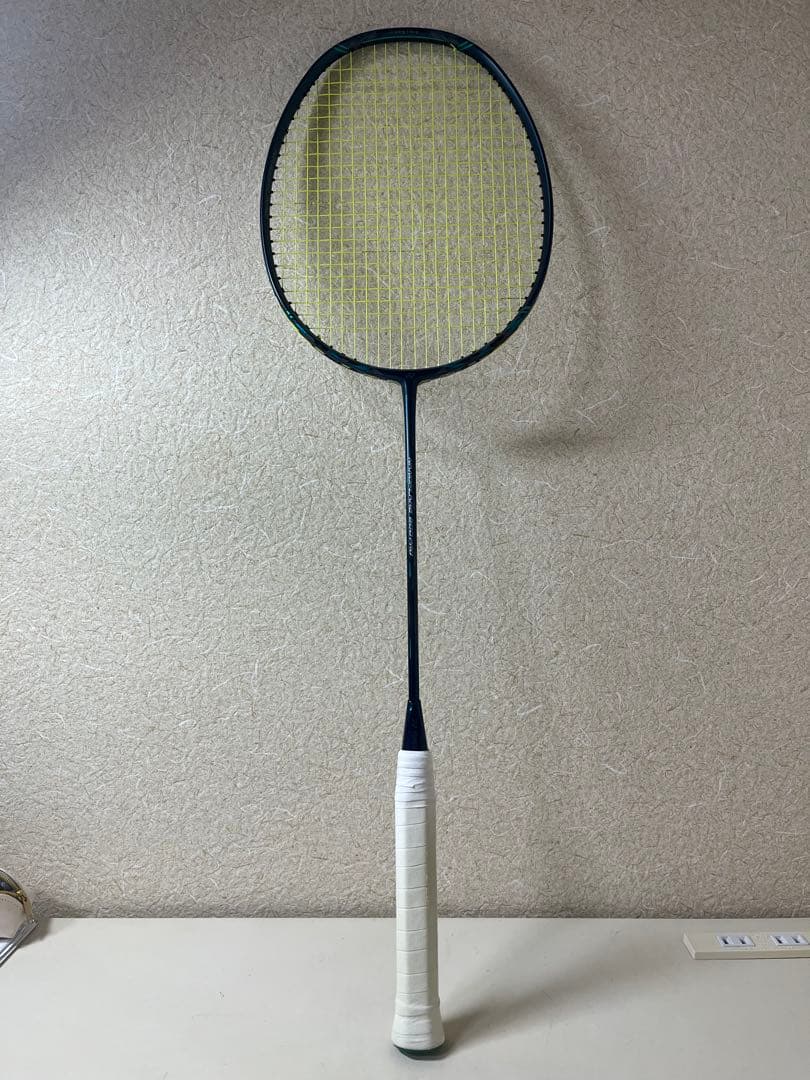 ナノフレア800プロ　バドミントン　ラケット 4UG5 ヨネックス　ヒビあり