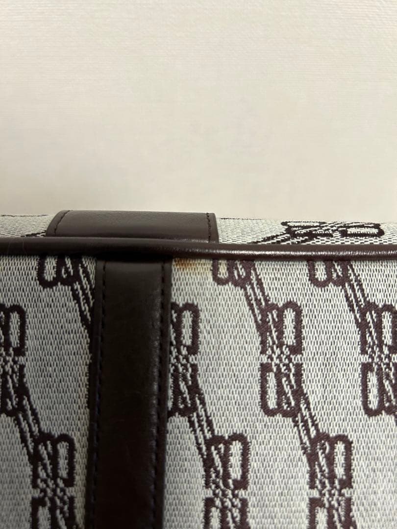 バレンシアガ　ロゴデザインバッグ