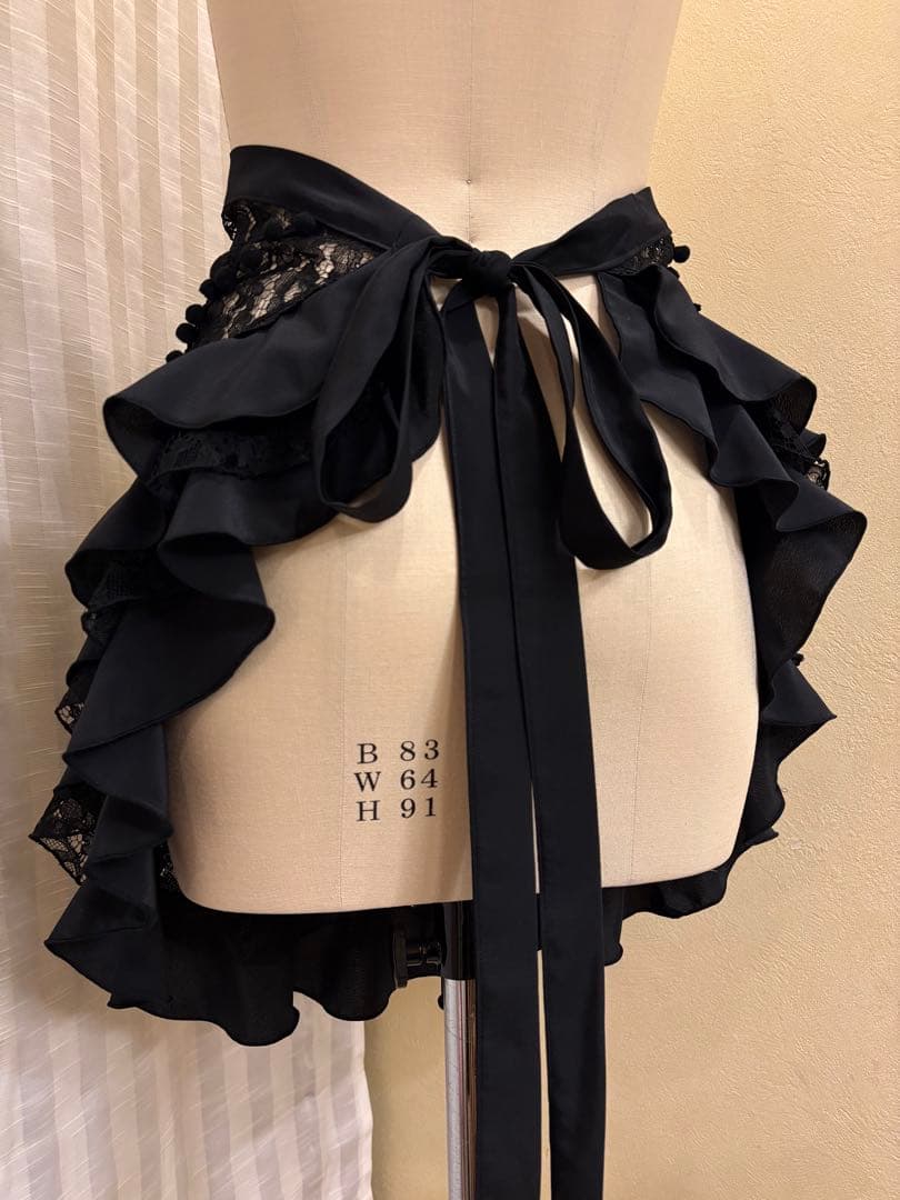 フラメンコ衣装　エプロン　黒レース　フリル3段　レギュラー丈　レースシリーズ
