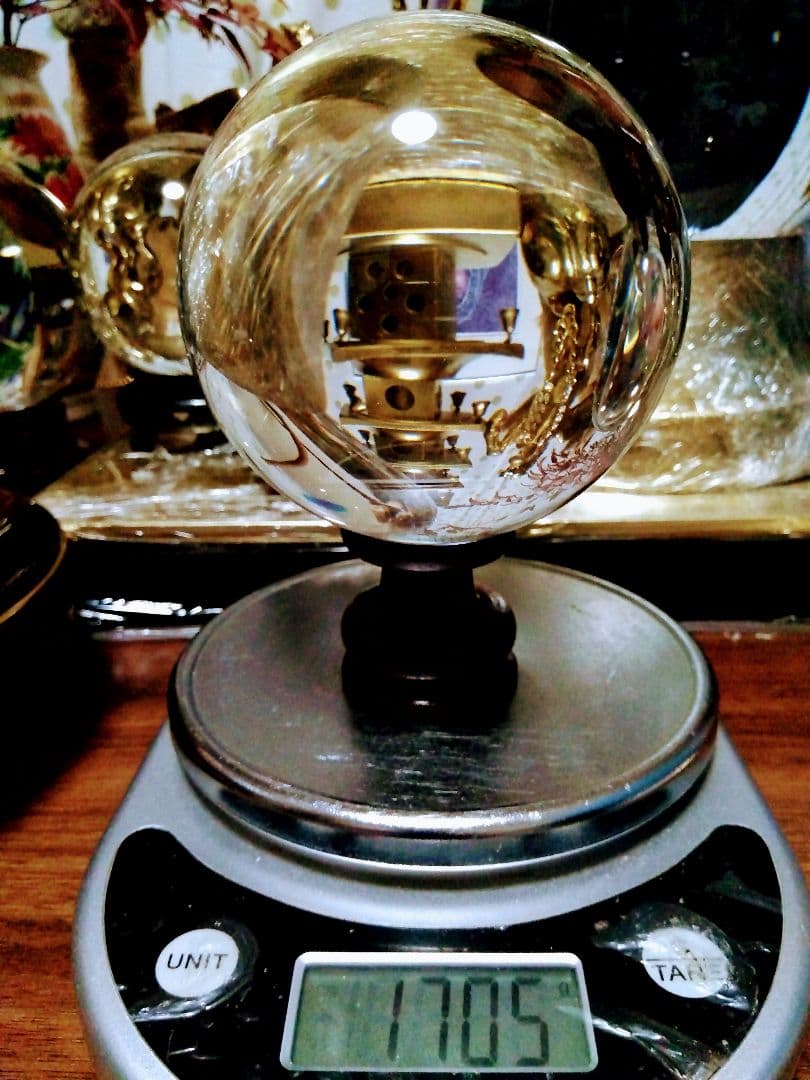 美品.特大.天然水晶玉？の置物.1705グラム位.木製台座付きます