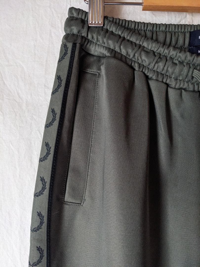 未使用美品　FRED PERRY フレッドペリー　トラックパンツ　ジャージ