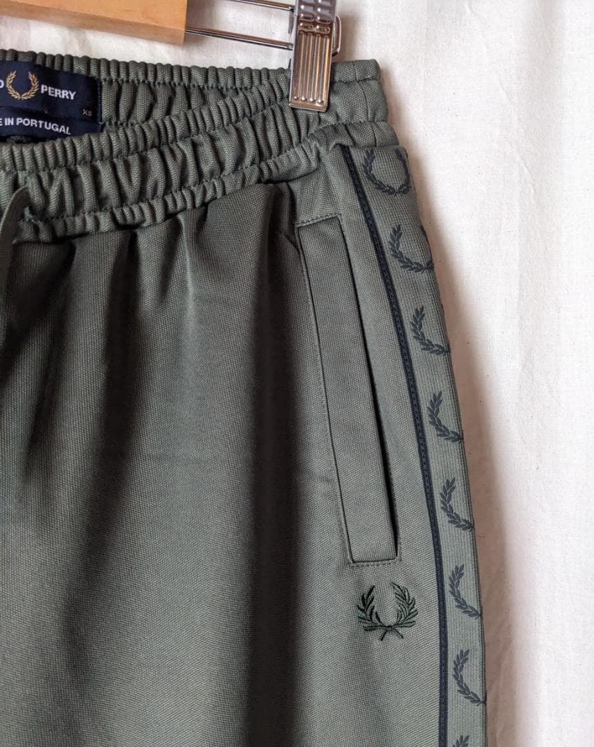 未使用美品　FRED PERRY フレッドペリー　トラックパンツ　ジャージ