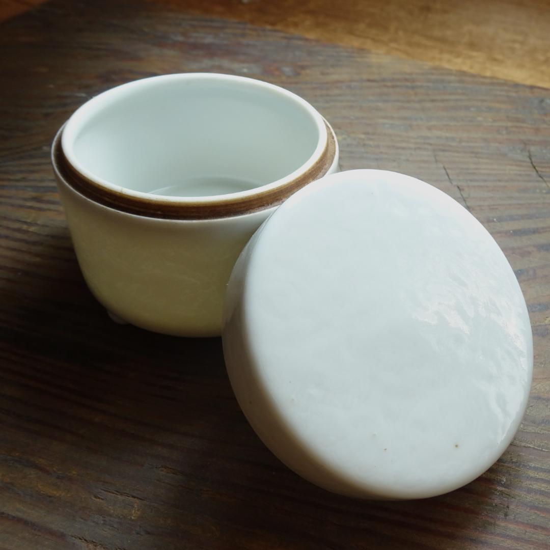 シ*マ様 香合　蓋に欠け有ります　永楽年製　龍模様　香炉　壺　オブジェ　唐物