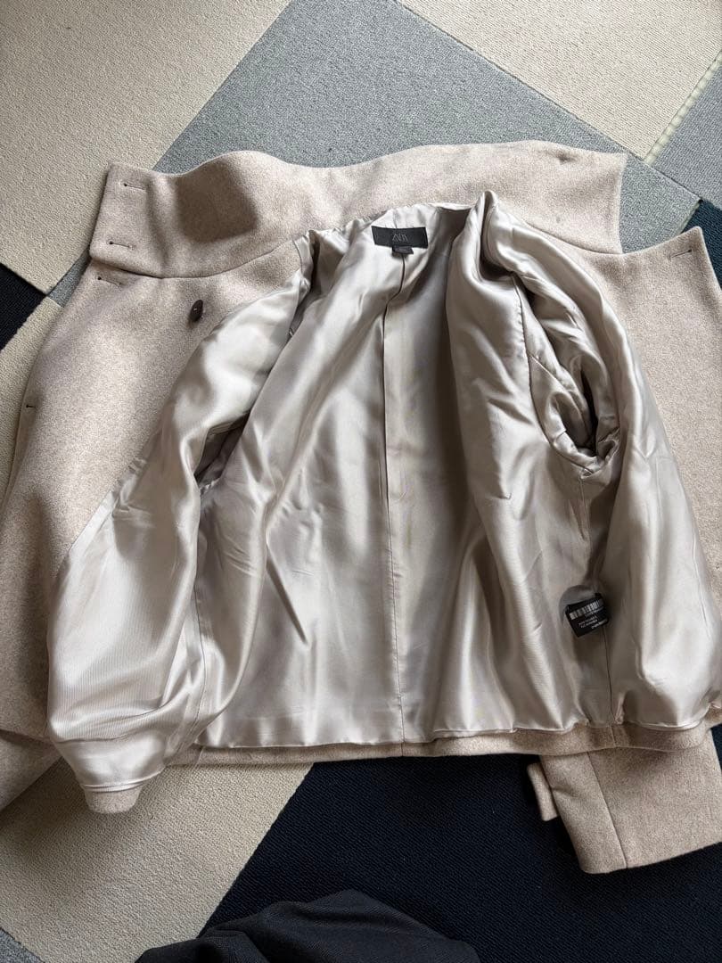 ハイネックショートコート　ベージュ　Sサイズ　ZARA