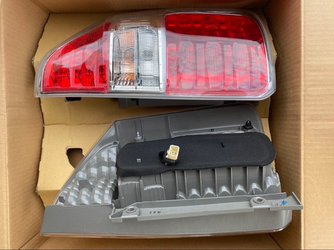 ノア・ヴォクシー　テールランプ