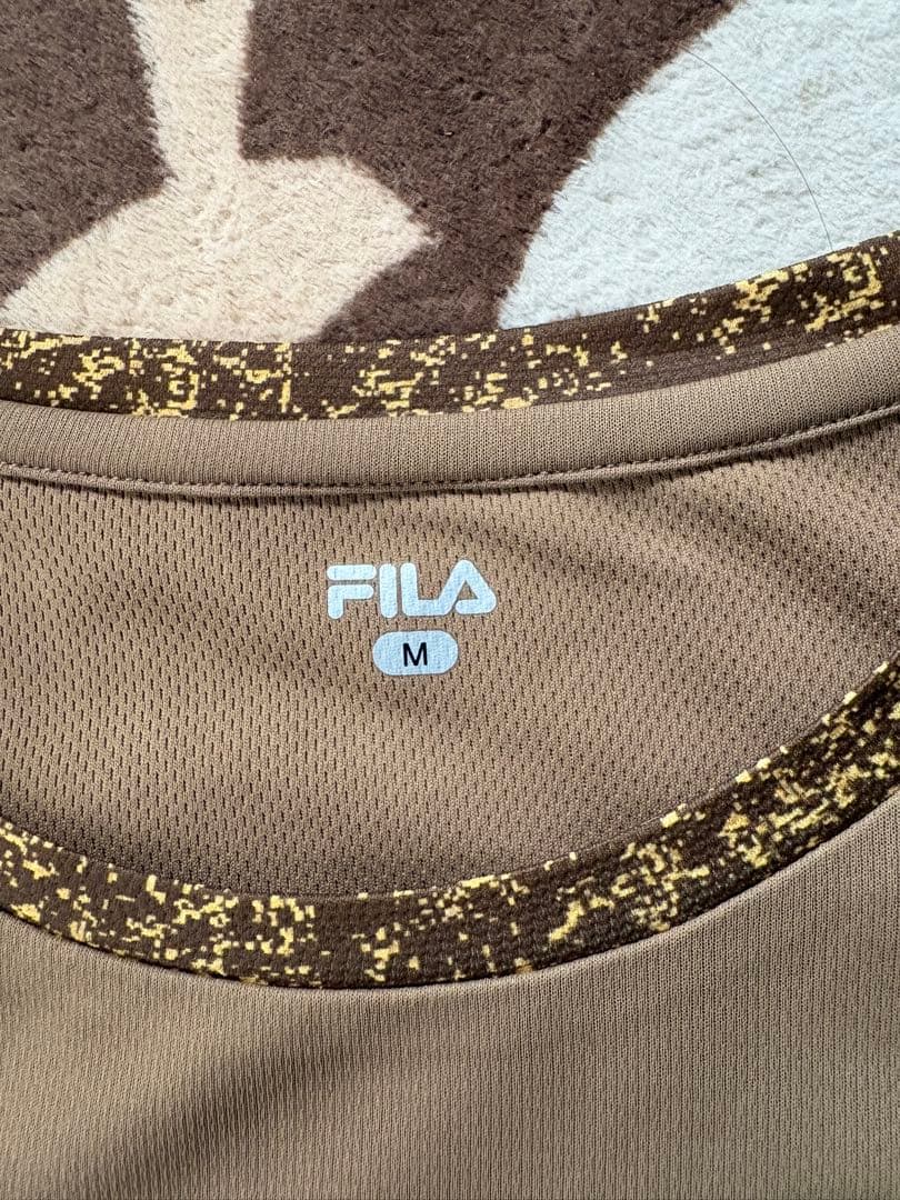 【新品】フィラ　セットアップ上下（M）