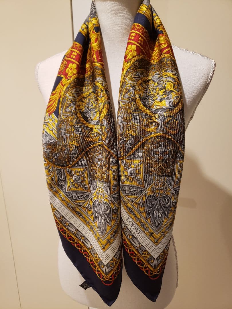 【美品】LOEWE 　ロエベ　ヴィンテージ　シルク100%　大判　イタリア製