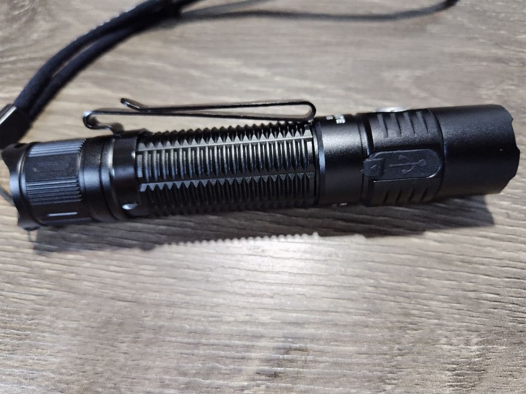 スルーナイトTN12V6 フラッシュライト　キャンプ　アウトドア