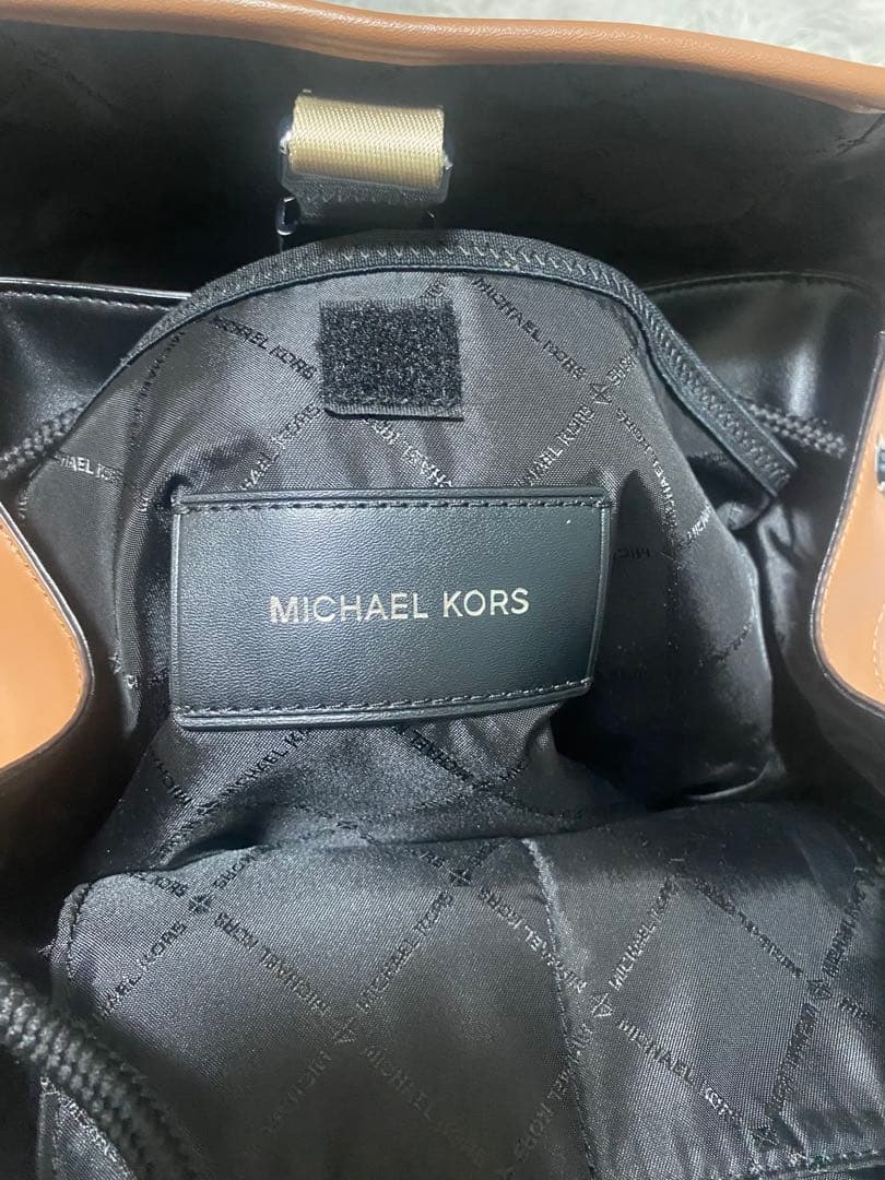 KORS バックパック アイボリー/ブラウン